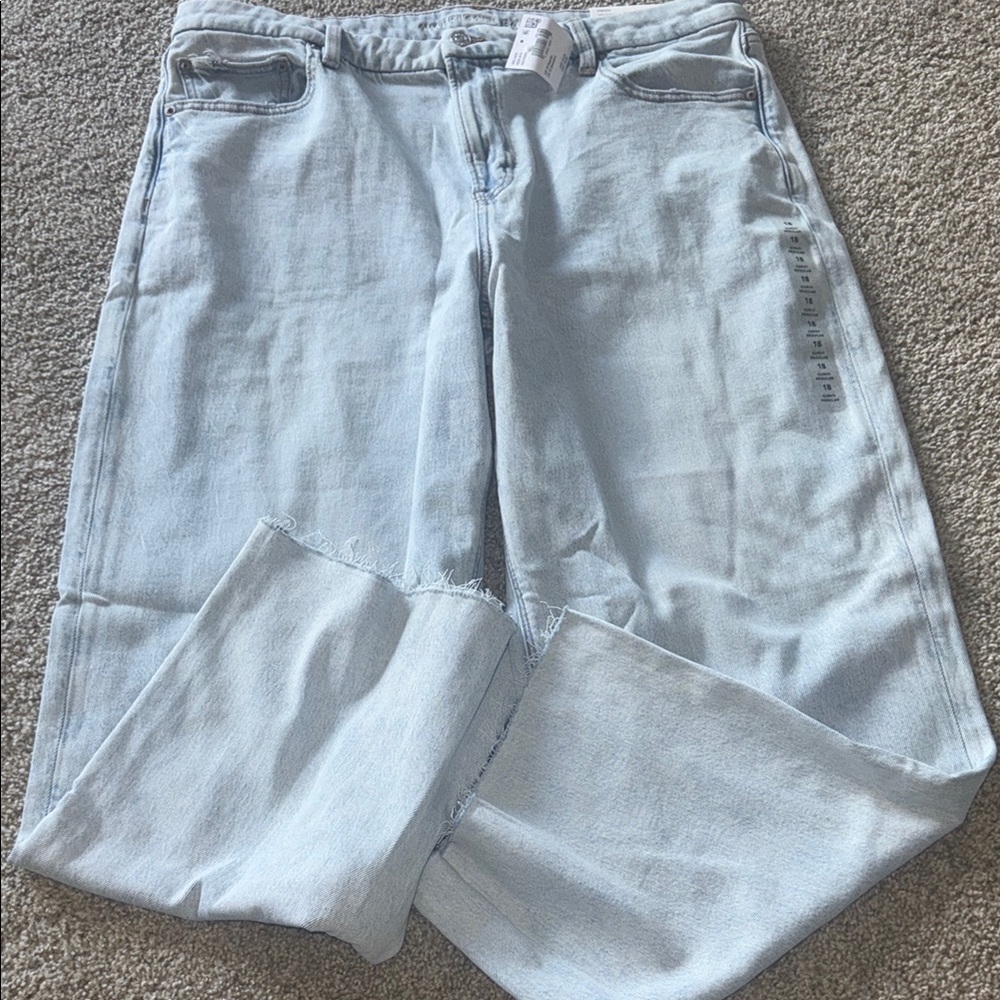 American eagles Curvy stovepipe  Light Wash Women’s Jeans size 18 high rise